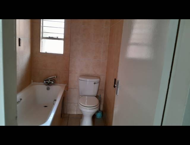 2 BEDROOM APARTMENT FOR SALE IN KEMPTON PARK CENTRAL